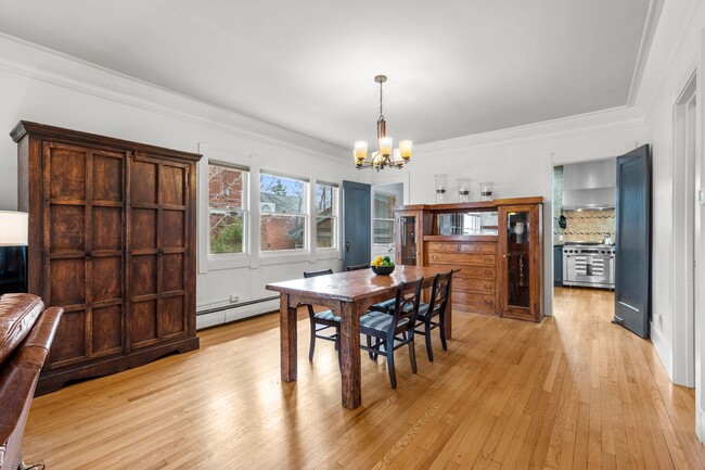 Building Photo - Gorgeous Washington Park Bungalow!