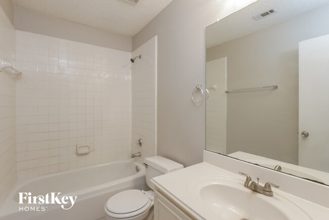 Building Photo - 2500 Crystal Falls Dr