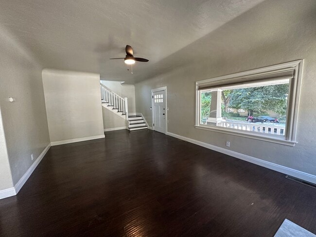 Building Photo - Beautifully Renovated 5 Bedroom Midtown Home