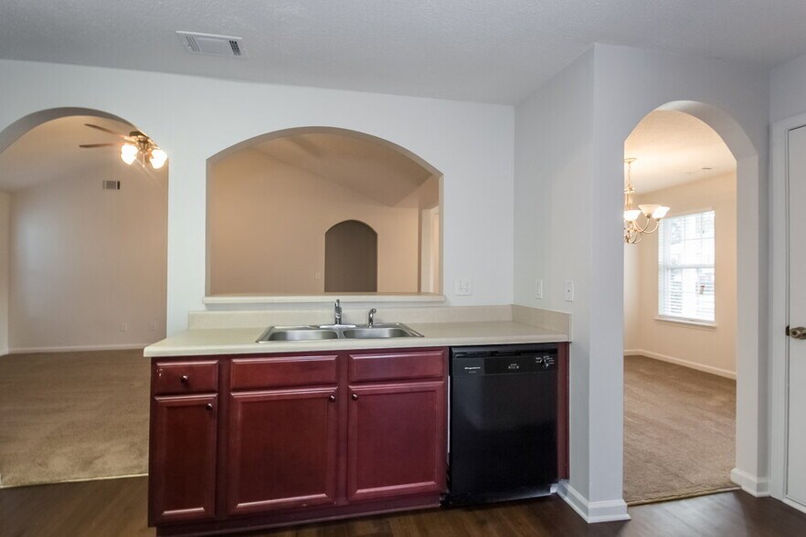 Building Photo - 448 Camella Cir