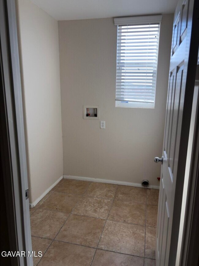 Building Photo - 2841 Hornbeam Rd