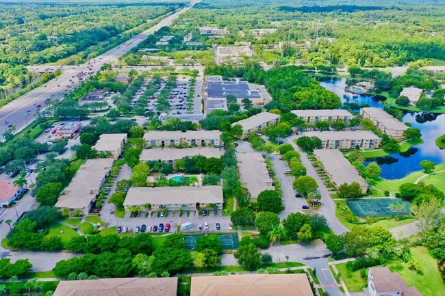 Building Photo - 1700 Crestwood Ct S