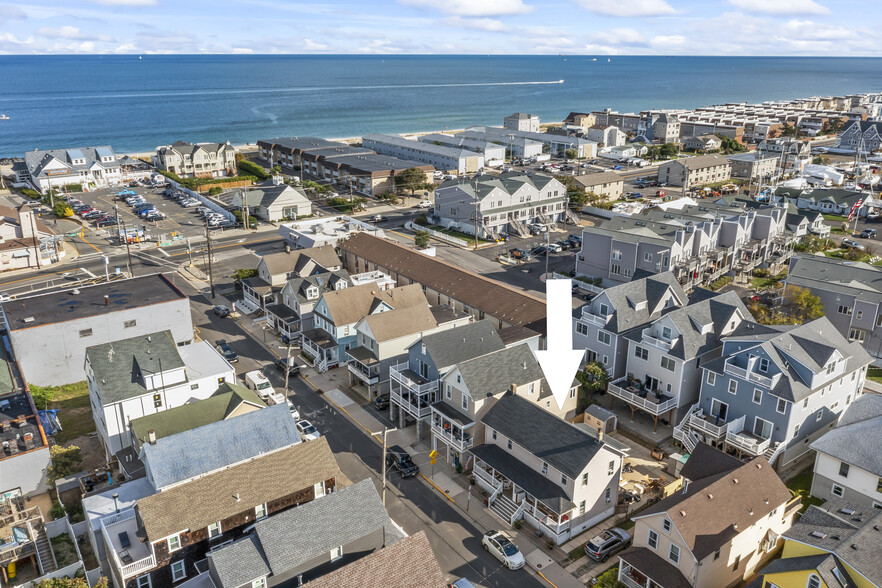 Walk to the beach! - 14 Center St