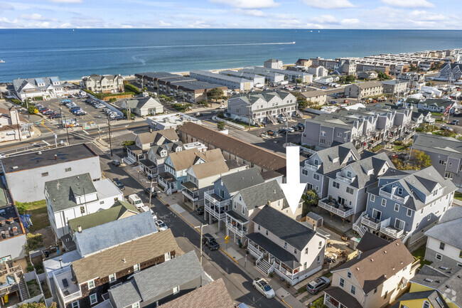 Walk to the beach! - 14 Center St