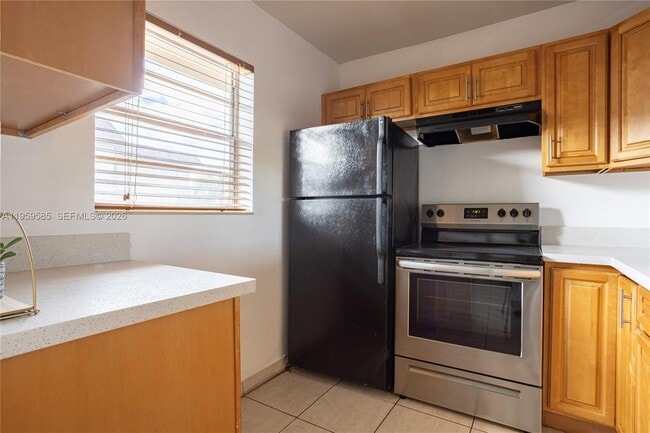 Building Photo - 5021 W Oakland Park Blvd