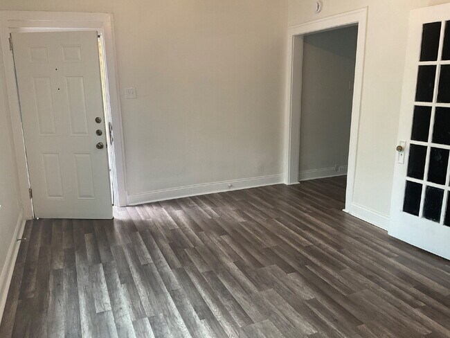 Building Photo - 1 Bedroom Close to SAC/Alamo Heights