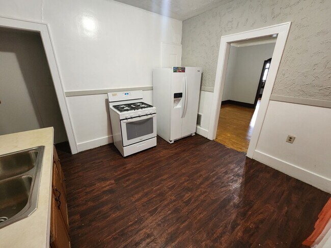Building Photo - 154-156 Avenue D