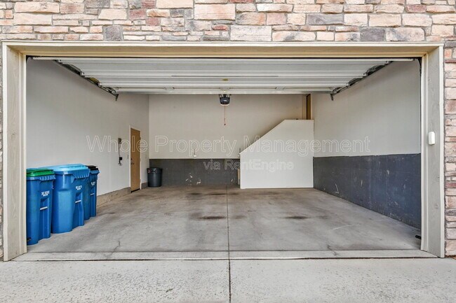 Building Photo - 1821 Blue Star Ln