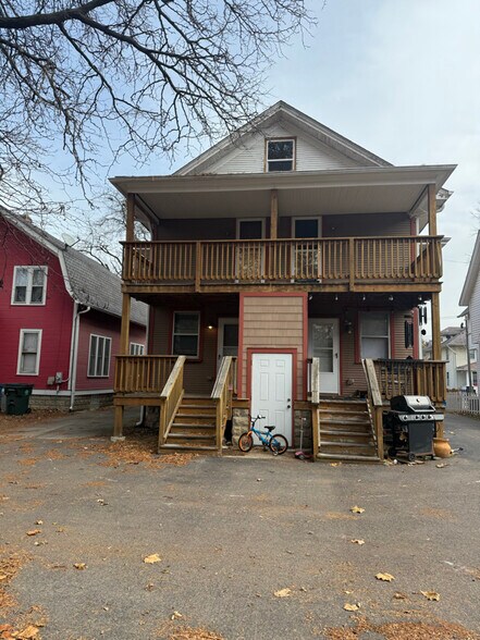 Building Photo - 208-212 Blackhawk St