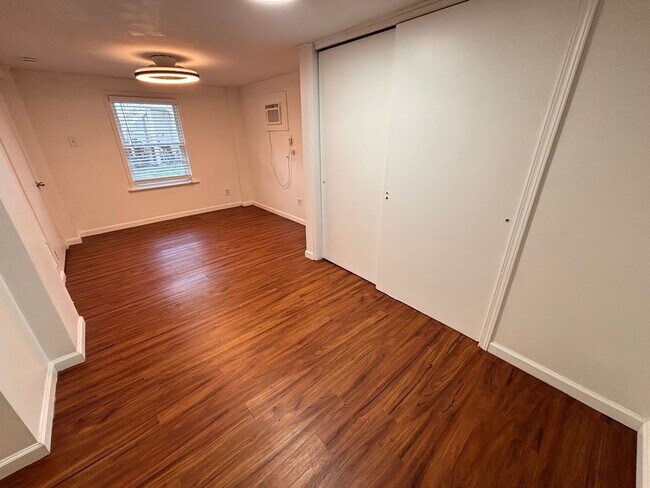 Building Photo - Move-In Ready! Walk to Flagler College & Historic Downtown | 1BR Available Now