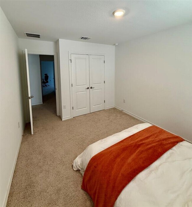 Building Photo - 2909 St Regis Dr