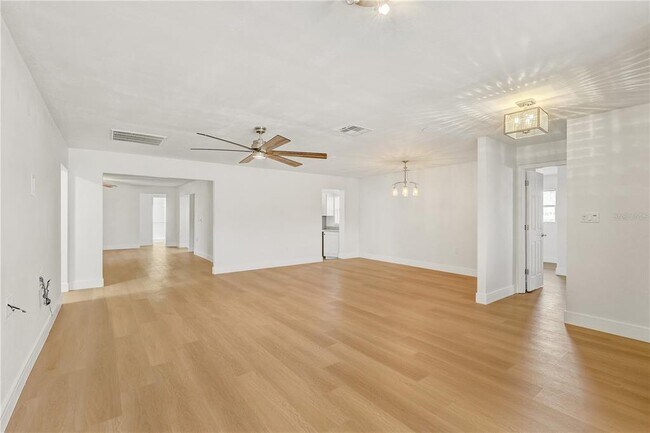 Building Photo - 7012 Pin Cherry Ln