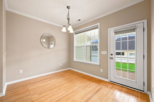 Building Photo - 7215 Ladbrooke St