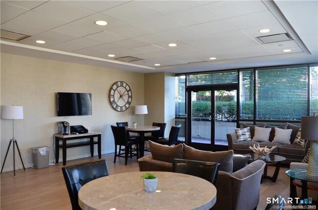 Building Photo - 127 Greyrock Pl
