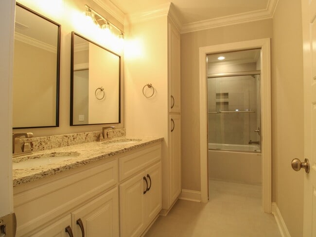 Building Photo - Fabulous Home in Canebrake