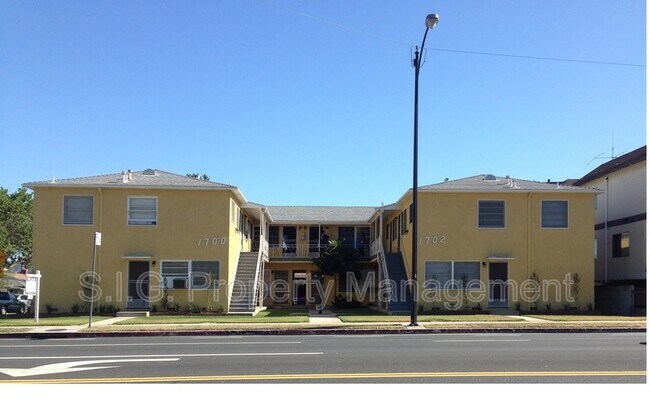 Building Photo - 1702 W Victory Blvd