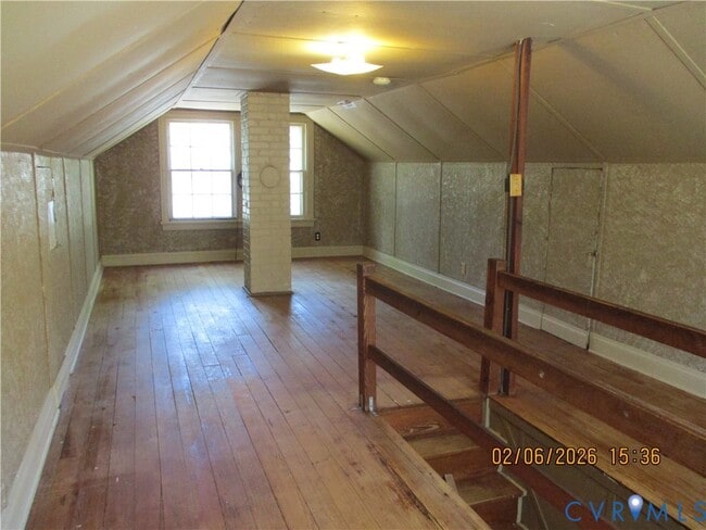 Building Photo - 403 Maple St