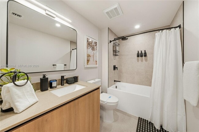 Building Photo - 121 NE 5th St