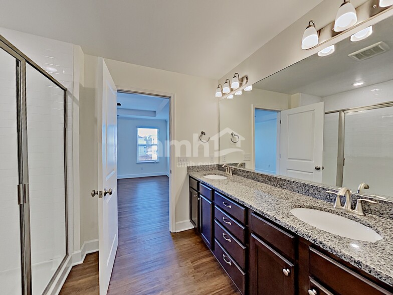 Building Photo - 5208 Lake Maxwell Dr