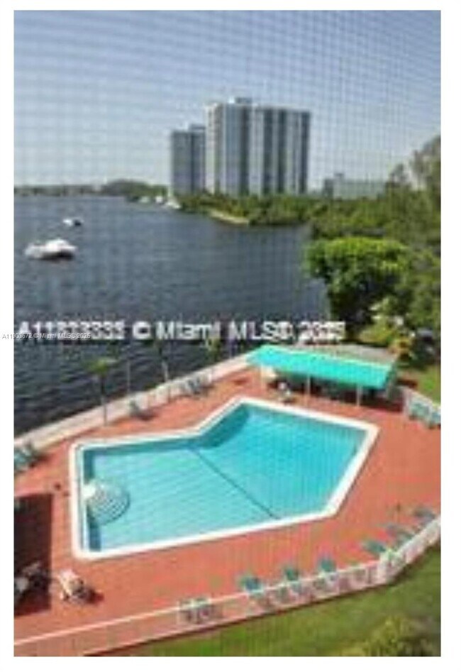 Building Photo - 2910 Point E Dr