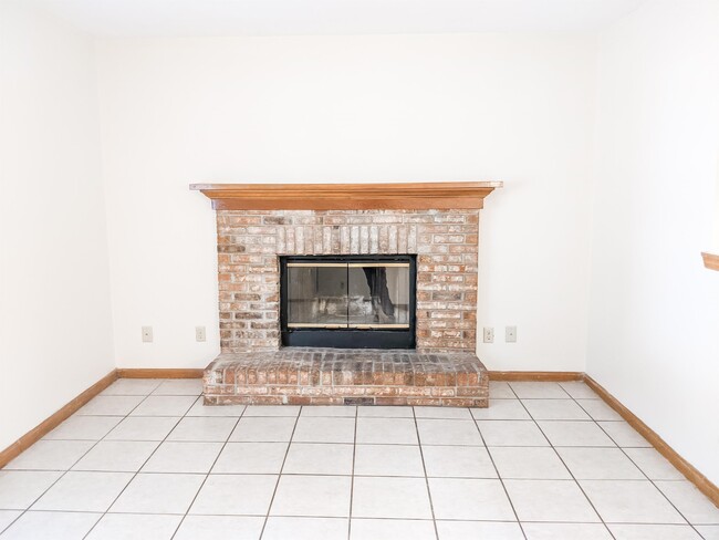 Building Photo - 1098 Rockbrook Ct