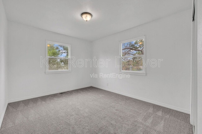 Building Photo - 8910 Poze Blvd