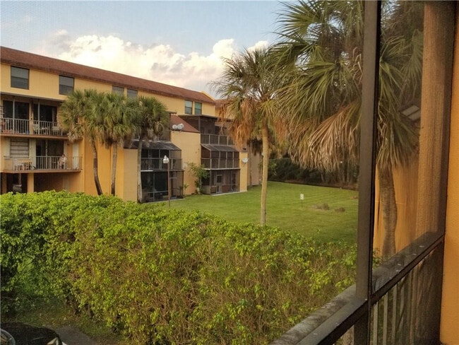 Building Photo - 430 Commodore Dr