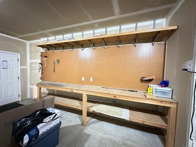 Building Photo - Coeur D'Alene Home
