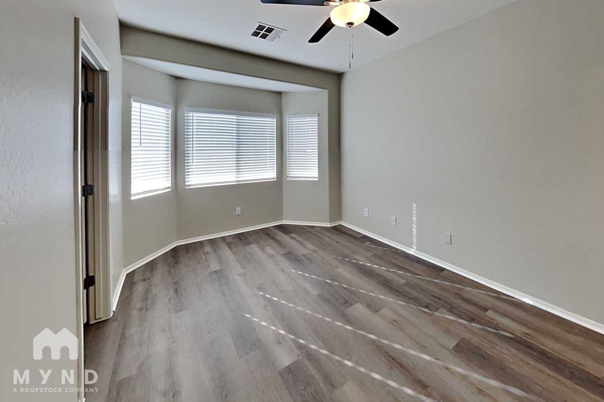 Building Photo - 15219 W Shaw Butte Dr