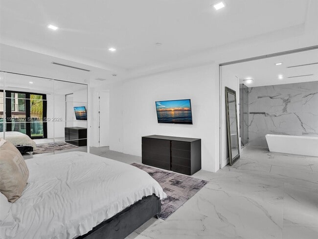 Building Photo - 3010 Alton Rd