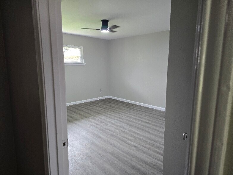Building Photo - 920 Lindy Ct
