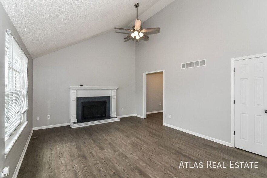 Building Photo - 710 S Park Dr