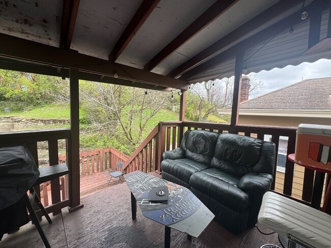 Building Photo - 6 bed/2 bath on Probasco St., Mins. from UC for Only $700/pp ($4200/mo)!