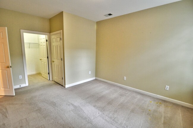 Building Photo - Cozy One Bedroom in Southern Village!