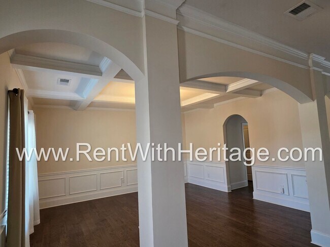 Building Photo - ABSOLUTELY BEAUTIFUL 5 BEDROOM/ 4.5 BATH HOME YOU DONT WANT TO MISS.