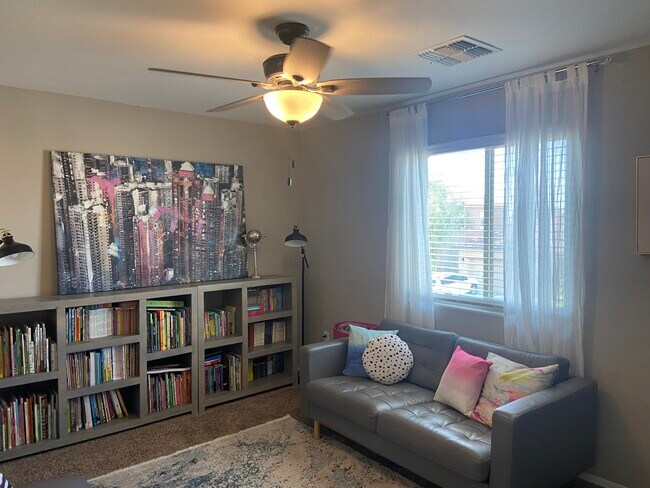 Building Photo - 9095 Blue Saguaro St