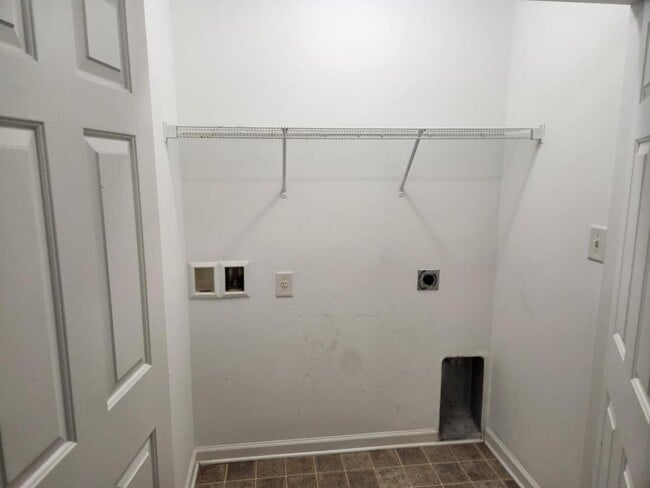 Building Photo - 111 Maddux Ln