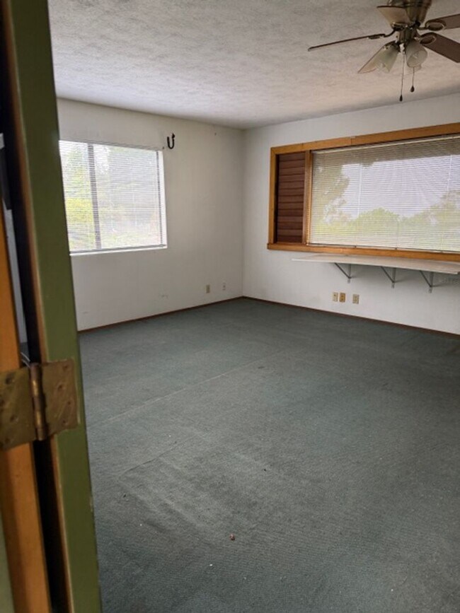 Building Photo - 1060 Lower Kimo Dr