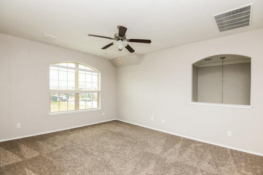 Building Photo - 5864 Fir Tree Ln