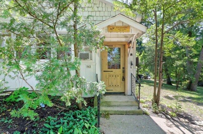 Building Photo - 543 Oakwood Trl