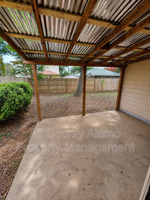 Building Photo - 9006 Pinseeker