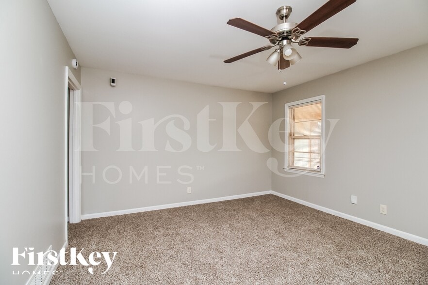 Building Photo - 2672 Lilac Dr