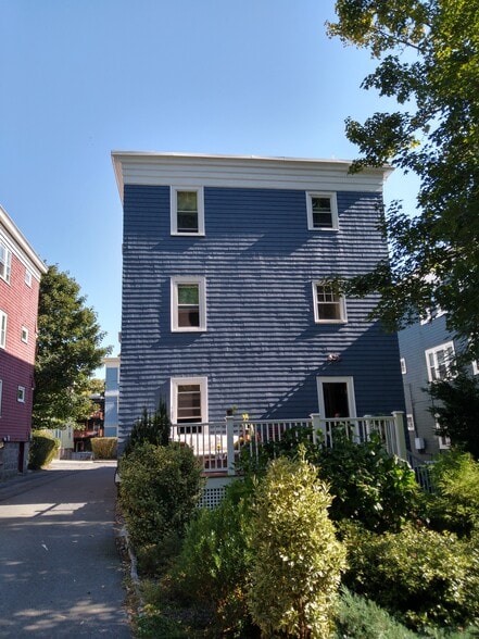 Building Photo - 21 Saint Peter St