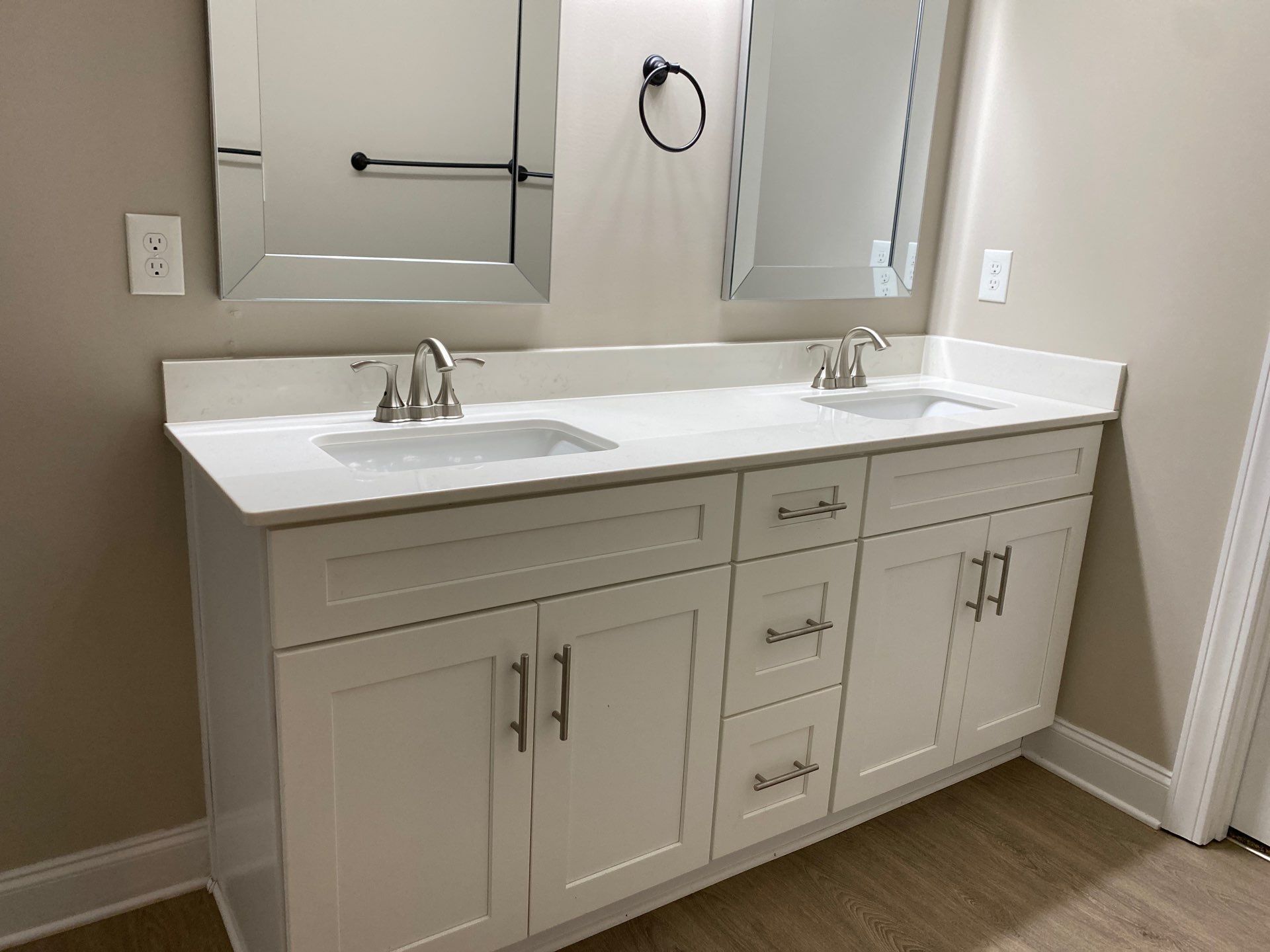 Building Photo - 160 Livingston Way