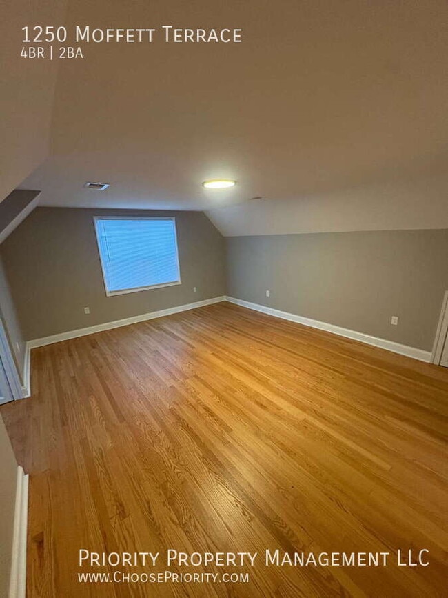 Building Photo - 1250 Moffett Terrace