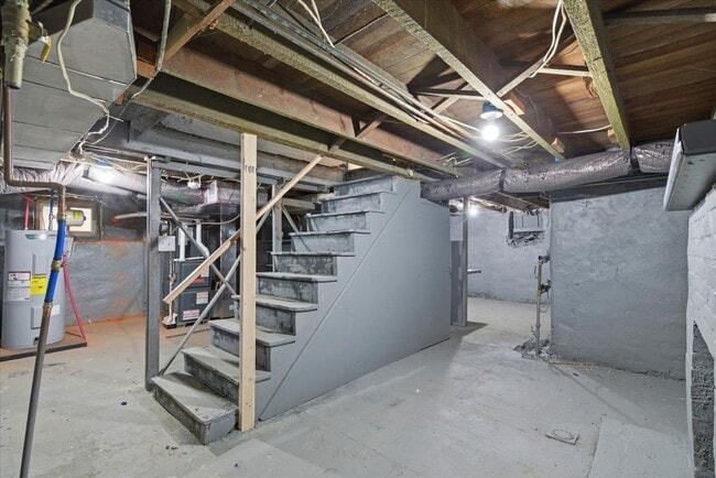 Building Photo - 305 W Broadway