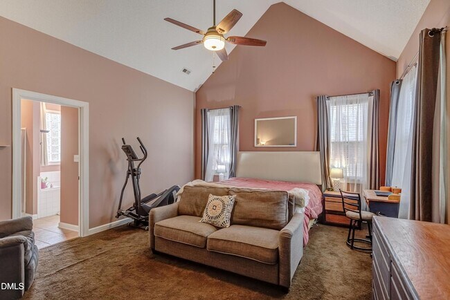 Building Photo - 6240 Hilbert Ridge Dr