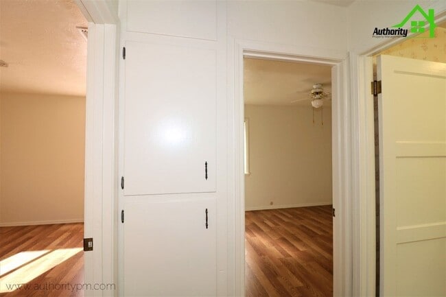 Building Photo - 1924 Sequoia St