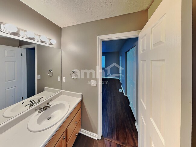 Building Photo - 447 S 1250 E