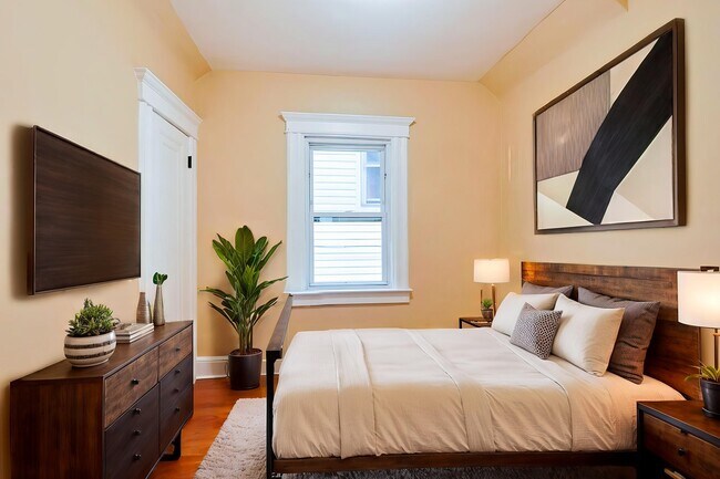 Building Photo - 711 74th St